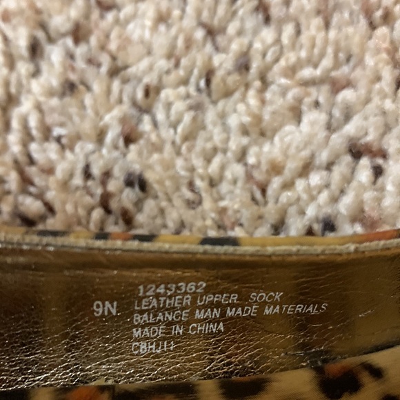 Sofft. Shoes.   Size 9. Animal print.  Excellent condition - Picture 9 of 9